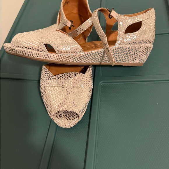 Peep-Toe Silver Sandals L'Amour des Pieds - Picture 2 of 3